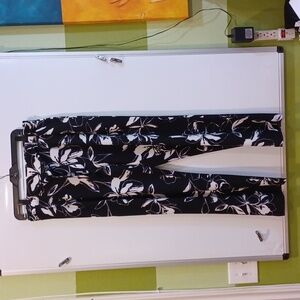 SOHO Apparel Ltd Blk/wht Medium Crinkly Poly Wide Leg Foliar Pants